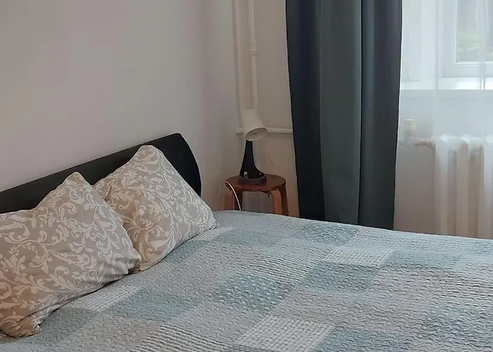 Cozy Free Street Parking Further Center