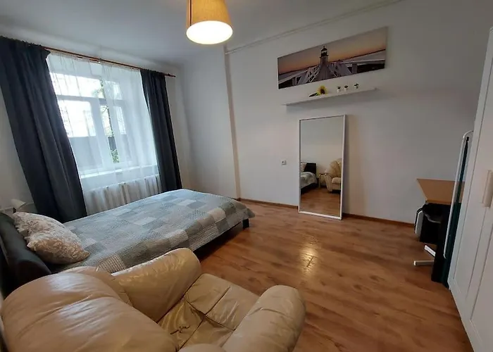 Dzīvoklis Cozy Free Street Parking Further Center *