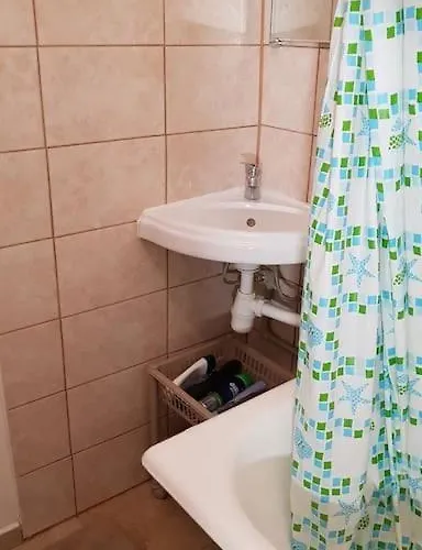 Cozy Free Street Parking Further Center