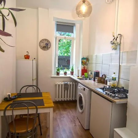 Cozy Free Street Parking Further Center